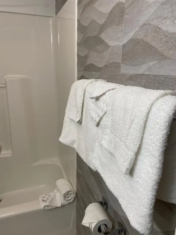 Relax Inn North Babylon 6